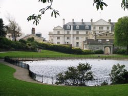 St Leonard's Gardens looking at the rear of the Royal Victoria Hotel Wallpaper