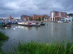 Barges and swans of Brayford Pool, Lincoln. Wallpaper