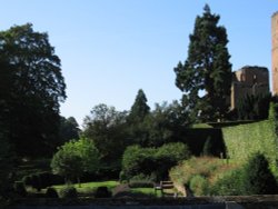 Kenilworth Castle, Warwickshire. Wallpaper