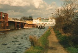 Harlesden. Grand Union Canal Wallpaper