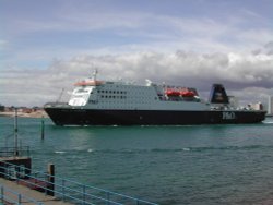 The P&O Ferry PRIDE OF CHERBOURG From the Gun Warf Quay, Portsmouth.
August 2003 Wallpaper