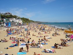 Bournemouth Beach July 2005 - Looking towards the East Cliff from the Pier. Wallpaper