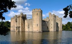 Bodiam Castle, Kent.
Bodiam, nr Robertsbridge, East Sussex, TN32 5UA
Built c.1385 Wallpaper