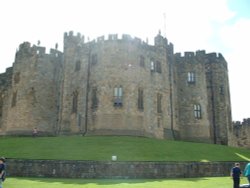 Alnwick Castle, Alnwick, Northumberland Wallpaper