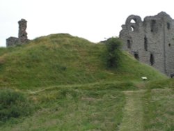 Clun Castle in South Shropshire Wallpaper