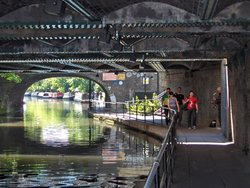 Camden Lock. Picture taken in Mid May, 2005 while walking from Camden Town to Maida Vale. Wallpaper