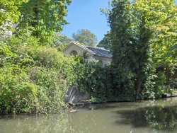 Walking the Canal from Camden Town to Lisson Grove. Picture taken in Mid May, 2005 Wallpaper