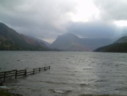BUTTERMERE. Fleetwith pike in the foreground Wallpaper