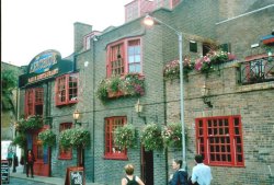 London, Bankside - Sept 2002 Wallpaper