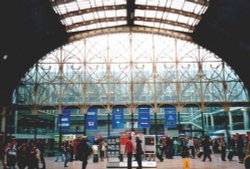 London - Paddington Station, May 2004 Wallpaper