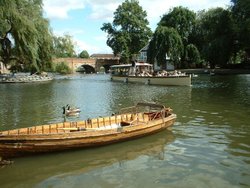 Stratford upon Avon (Shakespeare's hometown), the boating lake. Wallpaper