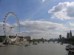 The river Thames and London Eye Wallpaper