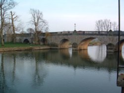 Oldest bridge on river Thames, built during reign of William the Conqueror - Wallingford, OXON Wallpaper