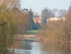 Manor house across the Thames as viewed from Wallingford Bridge.  Wallingford, OXON Wallpaper