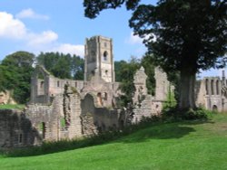 Fountains Abbey in North Yorkshire Wallpaper