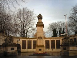 The war memorial by Victoria Park.  Taken 17th January 2006. Wallpaper