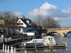 Henley-on-Thames. Looking towards Bridge and 'The Angel' Public House Wallpaper