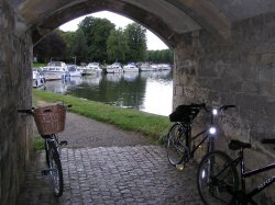 River path, Abingdon, Oxfordshire Wallpaper