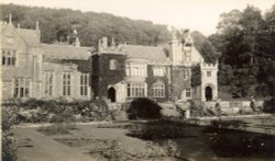 A picture of Halsway Manor Wallpaper