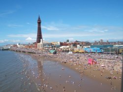 View of Blackpool Beach on 10 July 2005, taken from the top of the big weel on central pier! Wallpaper
