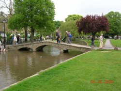 The main street. Bourton on the Water, Gloucestershire Wallpaper