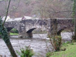 Fingle Bridge, Drewsteignton, Devon, in Winter. Wallpaper
