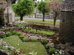 Model village, Bourton on the water, cotswolds Wallpaper