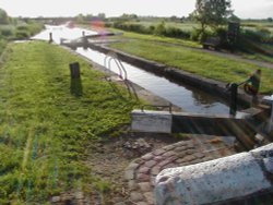 Trent and Mersey canal, Alrewas, Staffordshire. Wallpaper