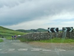 On the way to Blue John Cavern just coming out of Winnats Pass (taken 04-05-2006) Wallpaper