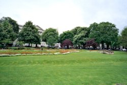 Cheltenham Wallpaper