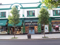 Kings Road Wallpaper