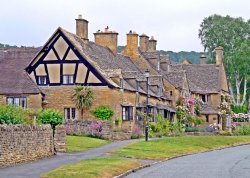Cottages in Broadway Wallpaper