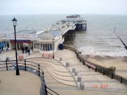 Side view of Pier... Wallpaper