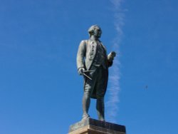 Captain Cook monument in Whitby, North Yorkshire Wallpaper