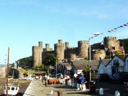 Conwy Castle and harbour Wallpaper
