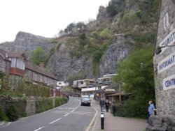 This is the road coming through the Gorge! Wallpaper