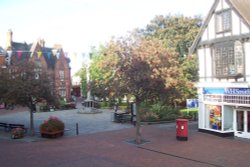 The Square and War Memorial, Nantwich Wallpaper