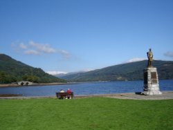 Inveraray - War Memorial along Loch Fyne Wallpaper