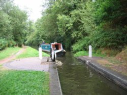 Staffordshire & Worcestershire Canal. August 2006. Entering the lock. Is it too narrow?