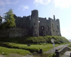 Laugharne Castle, Carmarthenshire, Wales Wallpaper
