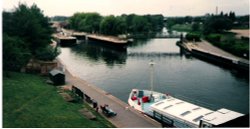 Looking down on the river from Newark Castle Wallpaper