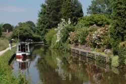 Trent and Mersey Canal, Alrewas, Staffordshire Wallpaper
