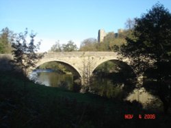 Dinham Bridge across River Teme, with Castle in background, Ludlow, Shropshire. Wallpaper