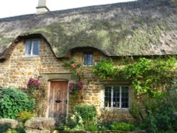 Beautiful cottage in Great Tew, Oxfordshire. Wallpaper