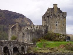Eilean Donan Castle, Kyle of Lochalsh, Highland, Scotland. Wallpaper