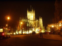 A view of Bath Abbey lit up at night, taken on 19th December 2006. Wallpaper