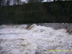 The Falls in January 2007, Aysgarth (sooo full) Wallpaper