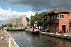 River Trent and Newark Castle, Newark, Nottinghamshire Wallpaper
