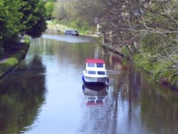 Leeds and Liverpool canal at Adlington, Lancashire Wallpaper