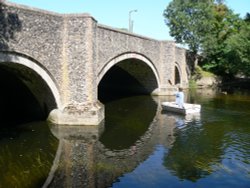 Town Bridge over the River Ouse in Brandon, Suffolk. Wallpaper
